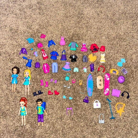 Polly Pocket Lot 4 Dolls, 6 Shoes, 26 Pieces Of Clothing And 20 Accessories - Picture 2 of 4